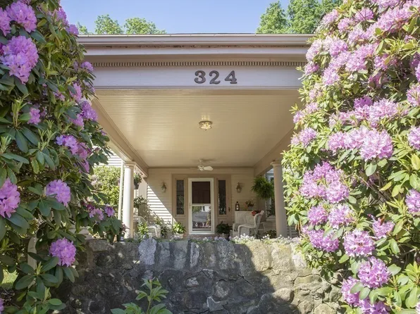 324 Union St APT 1, Millis, MA 02054