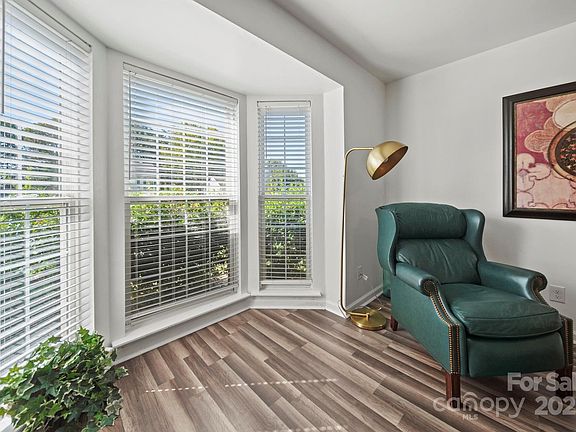 5th image of 2010 Mallard Woods Pl