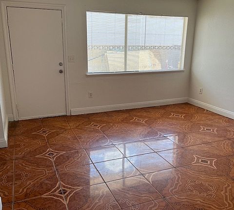 5th image of 610 N 11th St APT 3