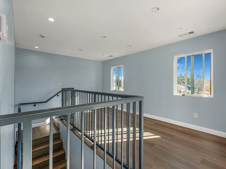 510 Neva Pl — Photo 18