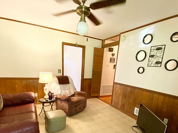 4th image of 108 Ashley Cir