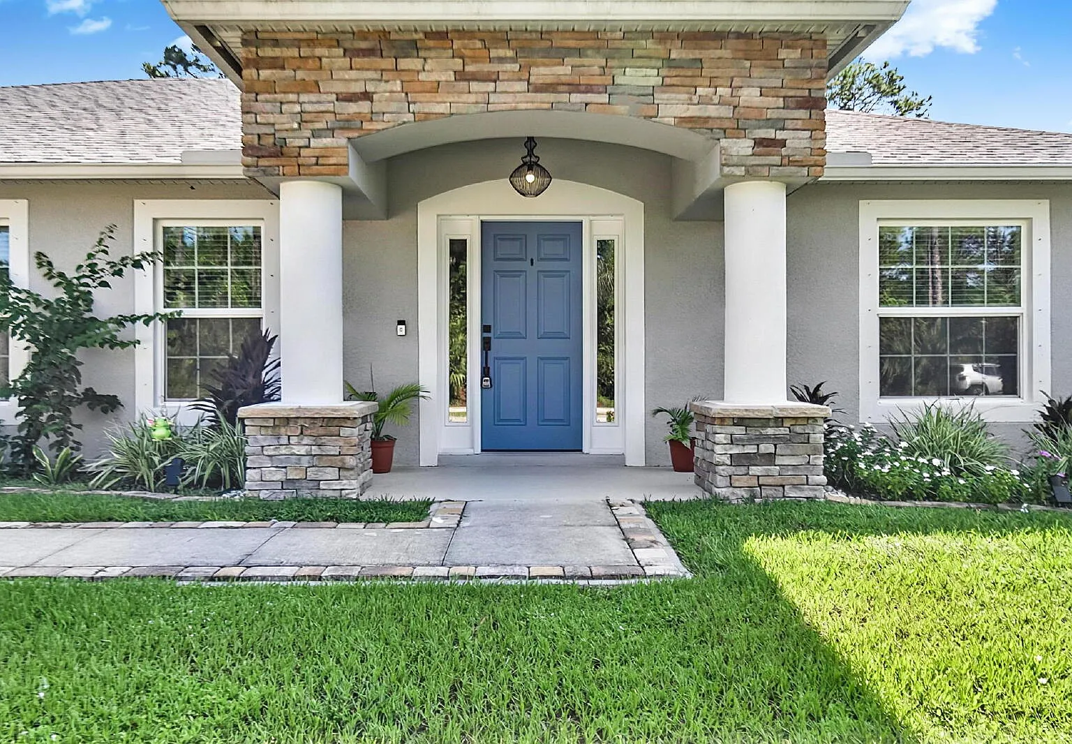 4 bed, 3.0 bath, 2322 sqft, $2,500 — Photo 2