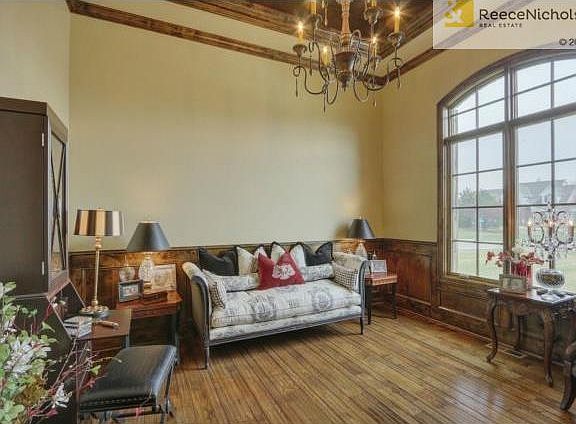 Wonderful light filled office located on first floor
