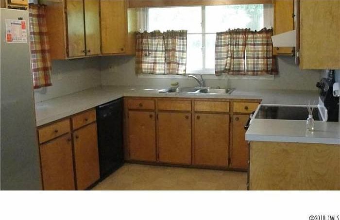 2nd image of 101 N Poplar Ave
