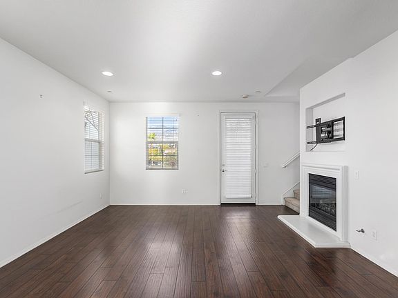 3rd image of 377 Arden Ave Unit 4