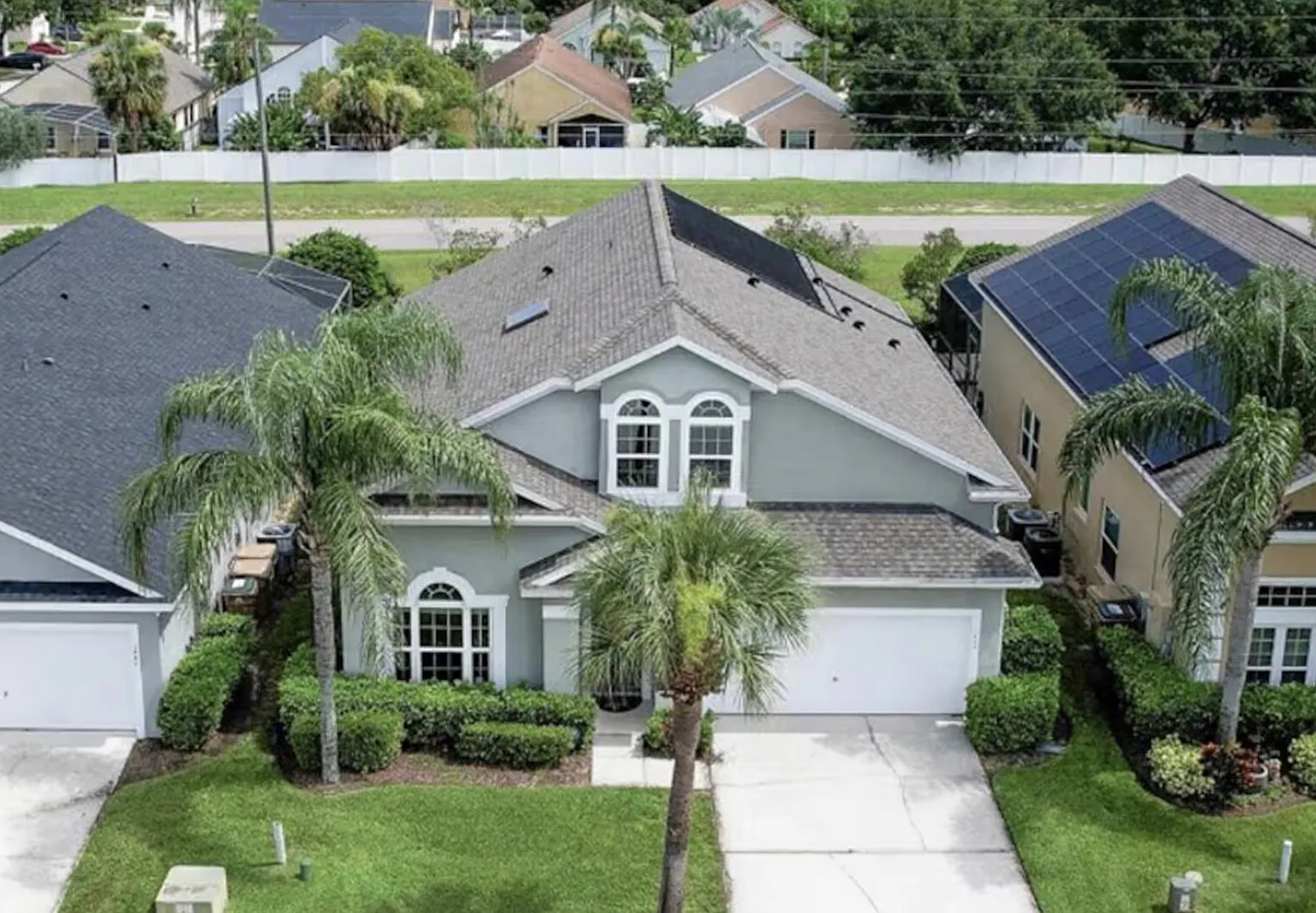 Great 5 Bedroom, Pool Home, Game Room, Disney 9 miles! — Photo 2