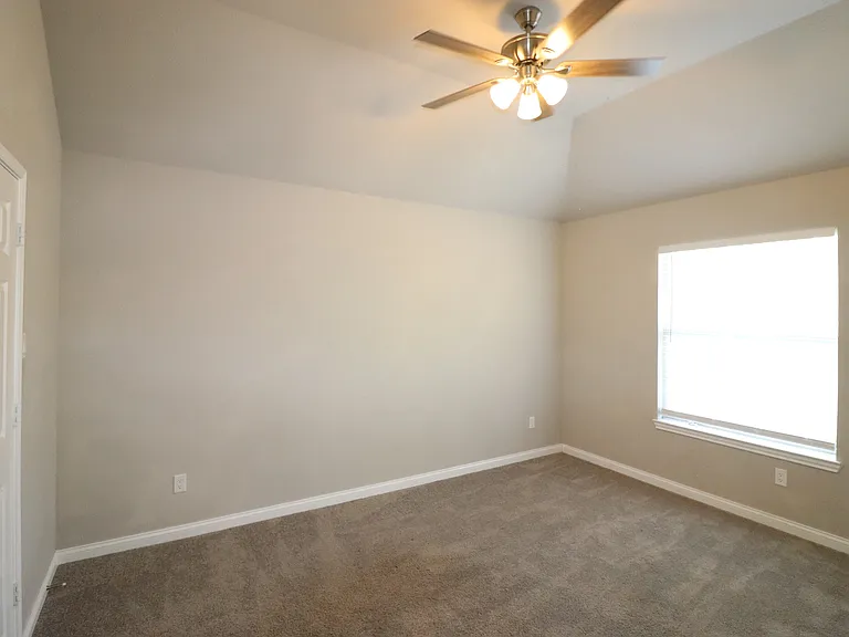 4606 Clay Dr — Photo 10