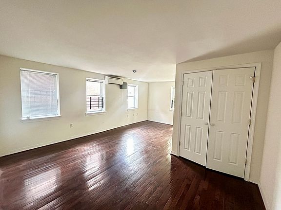 3rd image of 712 St Paul St APT 9
