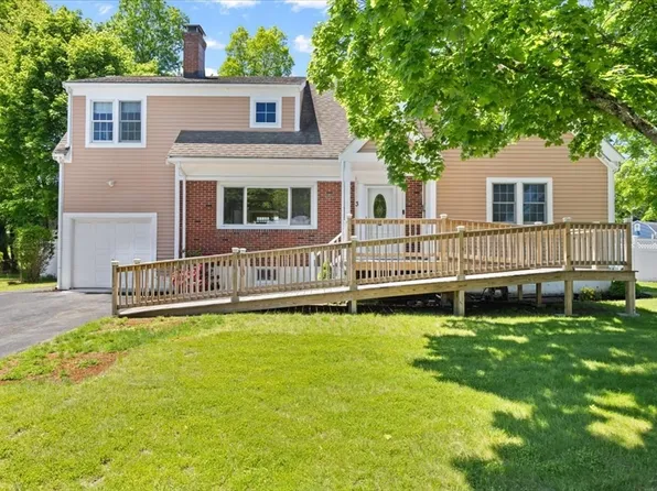 3 Selwyn Rd, Braintree, MA 02184