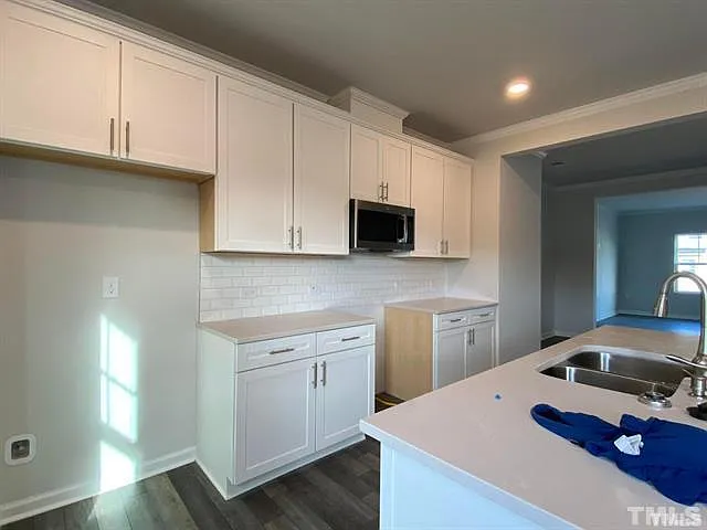 609 Gimari Dr — Photo 3