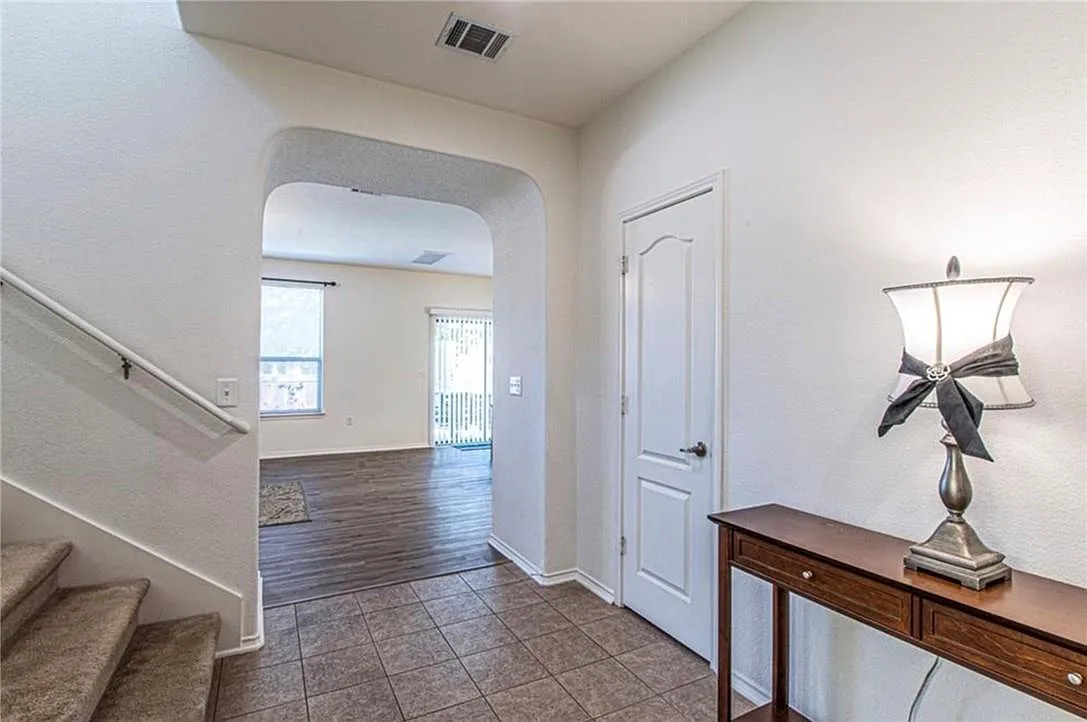 4 bed, 2.5 bath, 2244 sqft, $2,395 — Photo 4