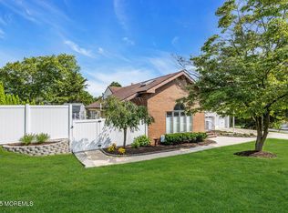 35 Michael Dr, Middletown, NJ 07748