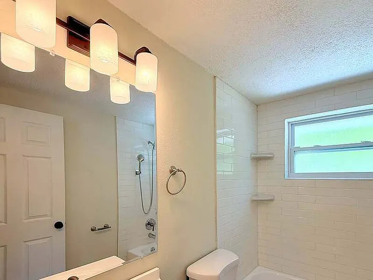 15839 Villa Dr — Photo 39