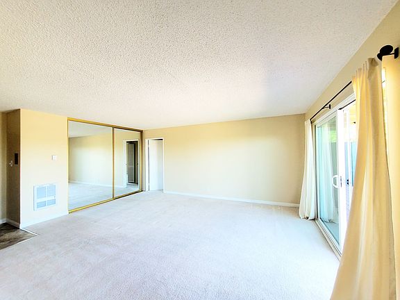 5th image of 932 Peninsula Ave APT 414