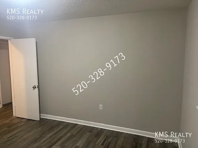 221 Southbrook Dr — Photo 16