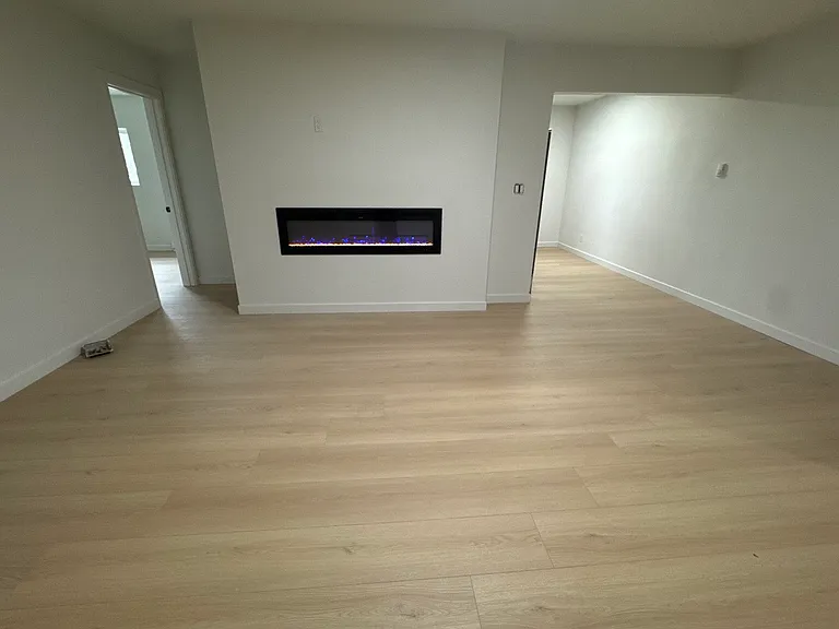 229 E Monroe St #13 — Photo 3
