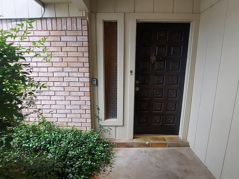 151 Riverside Dr — Photo 2