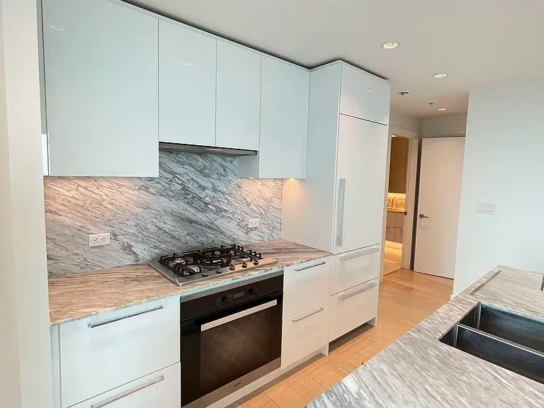 1501 Foster St — Photo 2