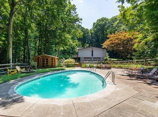 33 Old Mill Rd, Woodbridge, CT 06525