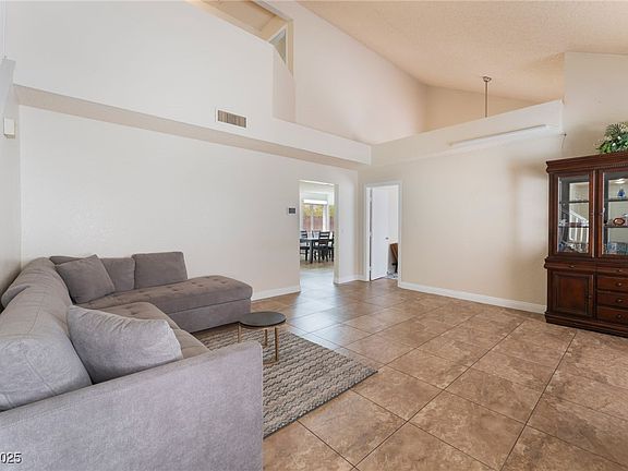 3rd image of 309 Clifton Heights Dr