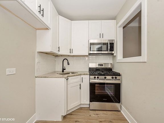 5th image of 423 Wisconsin Ave APT 1E