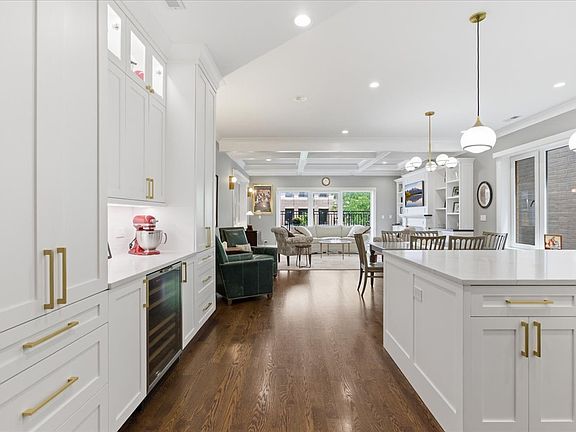 3rd image of 1321 W Wrightwood Ave #3