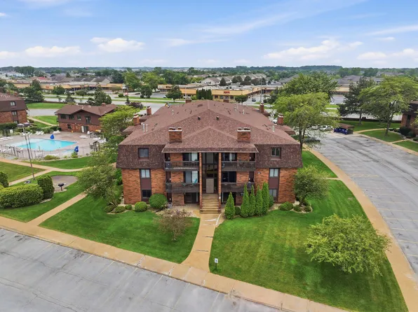 2023 45th St APT 104, Highland, IN 46322