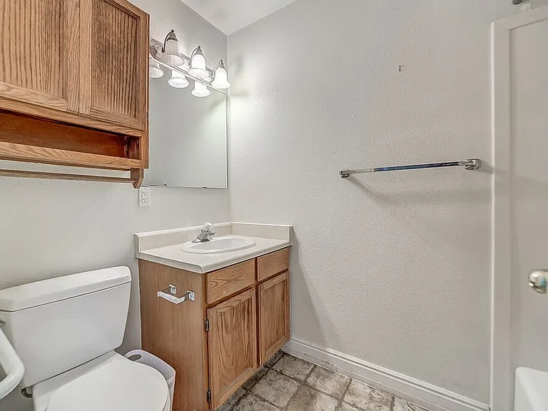 642 N 200 E #106 — Photo 11