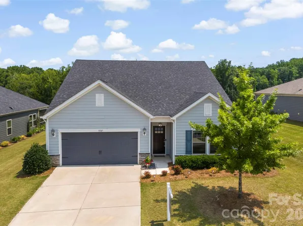 5727 Lavaux Ct, Charlotte, NC 28214