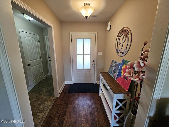 3rd image of 121 Highland Dr