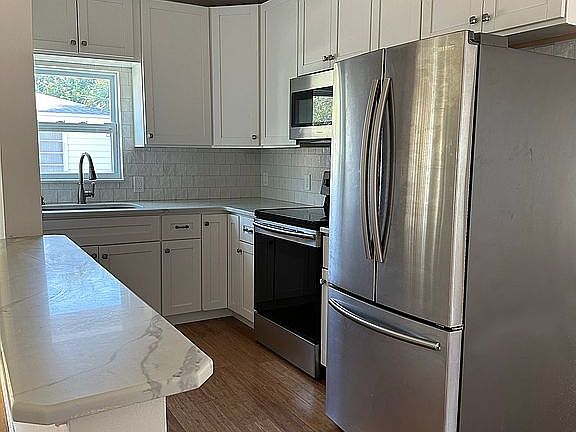 Quartz & SS Kitchen Applianc