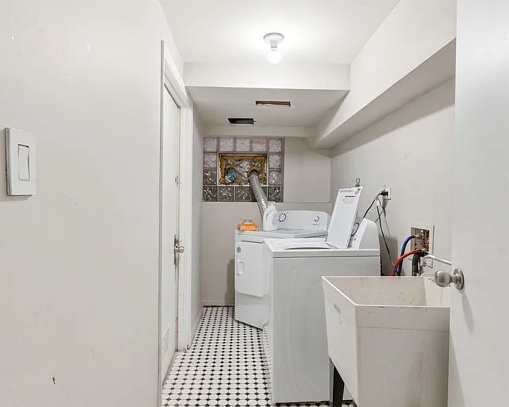 1421 N Dearborn St — Photo 153