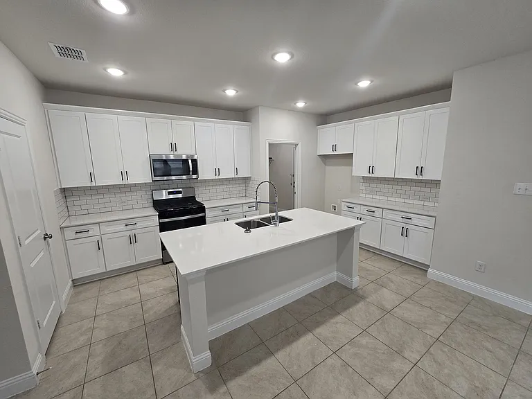 1805 Acosta Dr — Photo 3