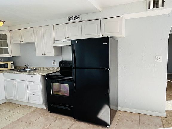 5th image of 537 Bowman Ave #1