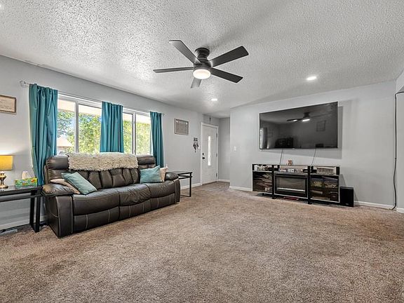 4th image of 40 Normandy Cir