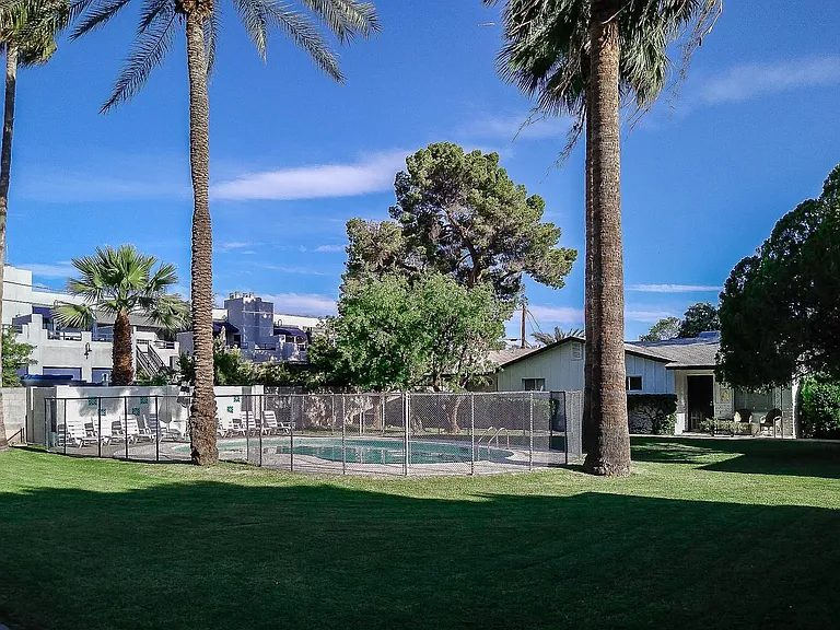 914 W Glendale Ave #7 — Photo 26