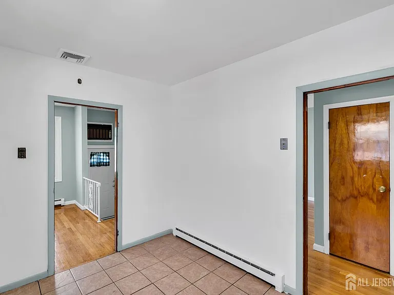 287 E Smith St — Photo 35