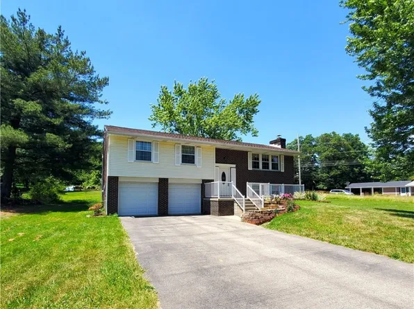 100 La Porte Dr, Cranberry Township, PA 16066