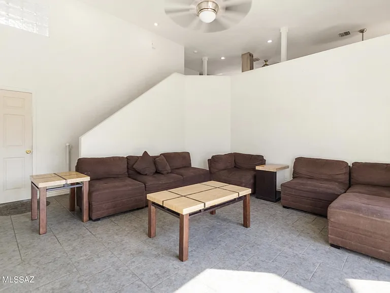 7360 S Vista Del Arroyo — Photo 3