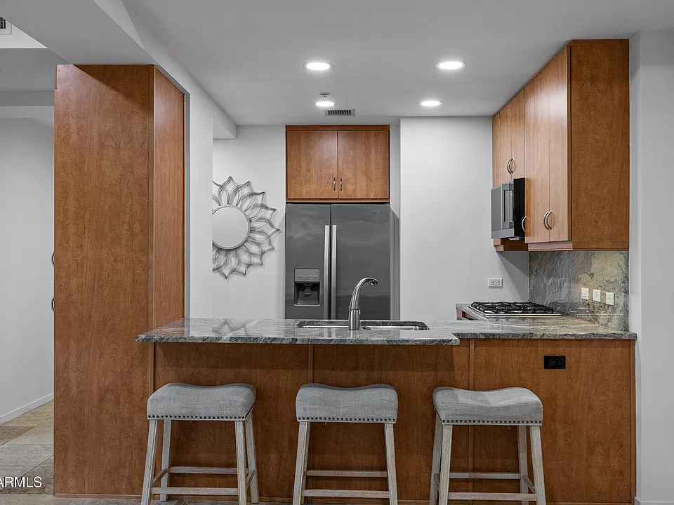 7157 E Rancho Vista Dr #4011