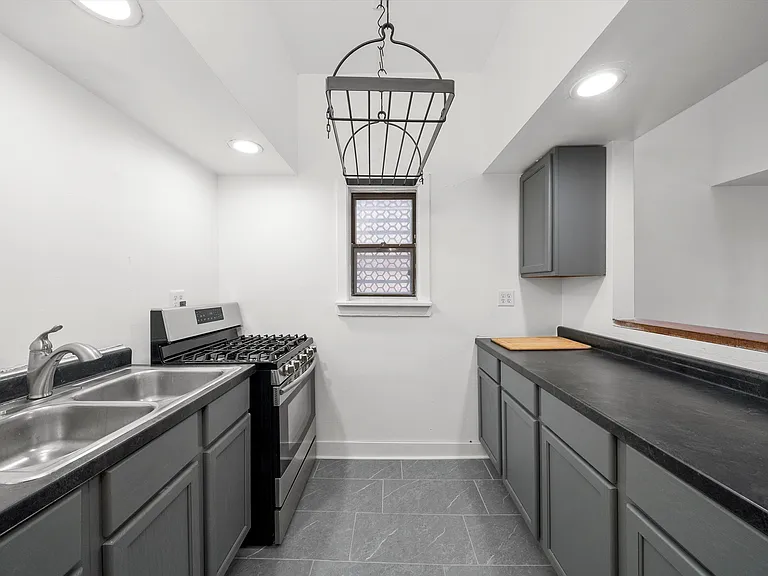903 W 19th St #3 — Photo 8
