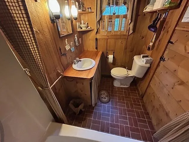 319 Chalk Pond Rd — Photo 10