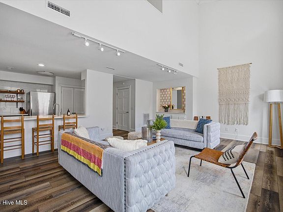 4th image of 20 S Front Street Unit R1