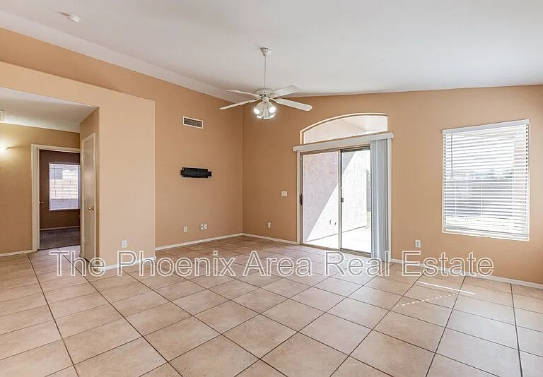 1261 N Balboa Dr — Photo 31