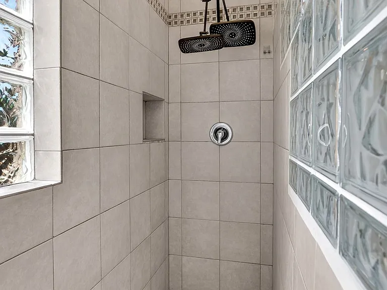 697 W Oak Tree Ln — Photo 6