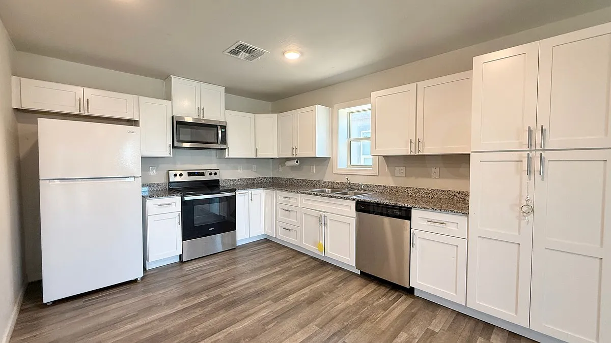 3 bed, 2.0 bath, 1479 sqft, $1,599 — Photo 4