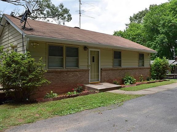 3rd image of 5808 Annies Ln