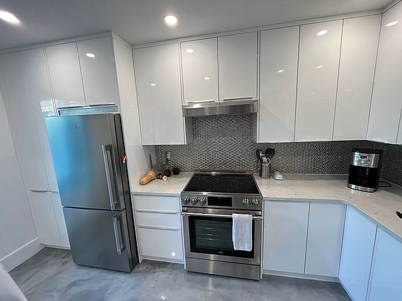 Kitchen pic #2