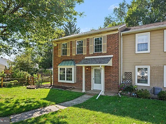 3rd image of 36 Hunt Dr