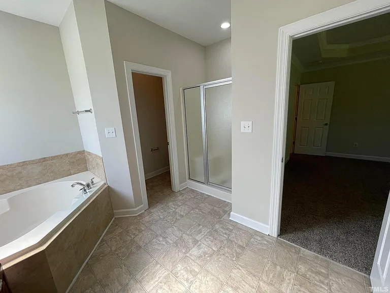 112 Worthington Ct — Photo 24